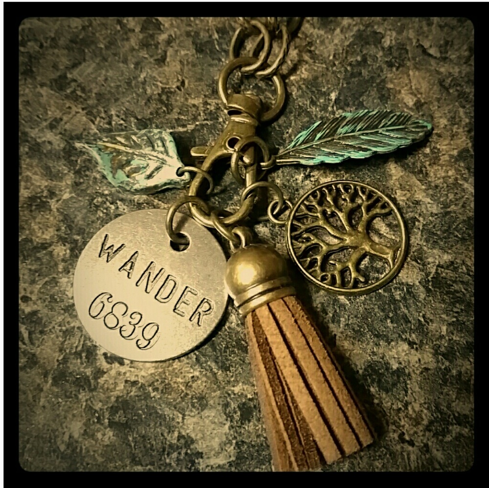 Mixed media wander tree of life feather necklace NWOT
